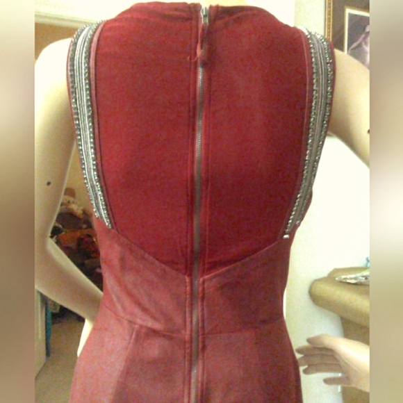 BNWOT SUEDE-LIKE DRESS BY GUESS MARION W/ SILVER DECOR & RHINESTONES SZ 4 BEAUTY - Picture 10 of 11